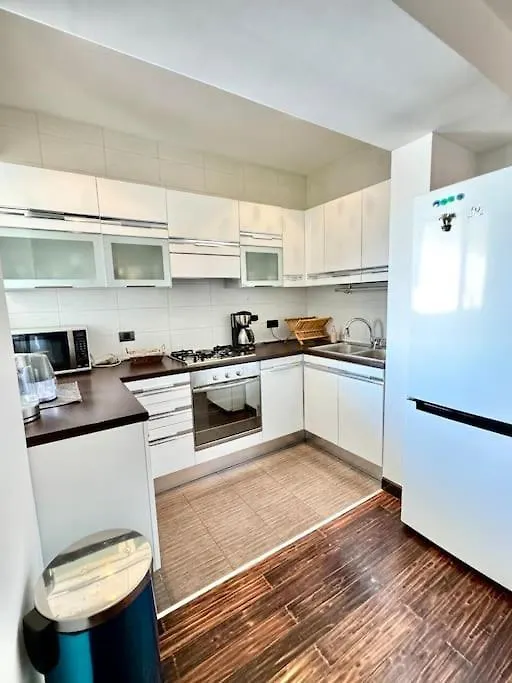 Great Apartment In Musicians Building Baku